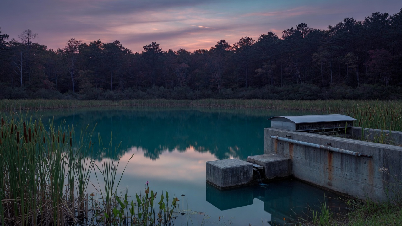 Detention pond with an outlet structure